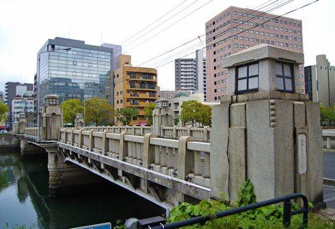 京橋と水辺の風景、広島市最古の鋼橋は都に向かう橋