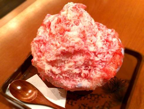 雪いちご、茶房つるやの生苺を使った和菓子屋さんの かき氷