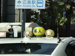 何故ちょうちん!? 広島市内で見かけた個人タクシーのマークがキニナル