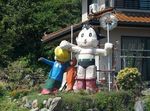 広島県で見た、田舎の手作り巨大看板（歓迎オブジェ）のある風景