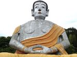 大仏の顔がドーン！大窪寺、江田島ののどかな風景に巨大仏像