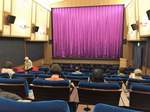 映画館 サロンシネマ、ゆったり幅広シートにリニューアル