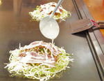 広島 お好み焼きづくりを鉄板で体験！オタフクソース Wood Egg（ウッドエッグ）