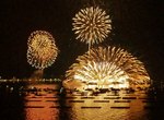 宮島の空に輝く夏の風物詩、宮島水中花火大会 2017