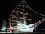 日本丸 海王丸が停泊、ライトアップされた帆船が美しい