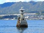 宮島の最北端！海の中に立つ石灯篭「聖崎灯台」と蓬莱岩は、神秘的なスポット