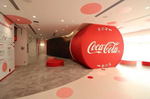 コカ・コーラ広島工場が見学施設オープン！見るだけでなく「体感する」コンテンツも