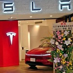 テスラ広島、最新の電気自動車ショールームが基町クレドにオープン！試乗体験も