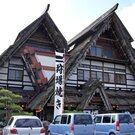 ドライブイン飛脚、茅葺き屋根の建物を修復し営業復活へ。クラウドファンディング挑戦も
