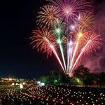 5000個の灯籠と花火が幻想風景を織りなす「吉舎ふれあい祭り」エイサーやミニライブも
