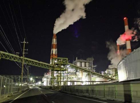 大竹コンビナートの夜景、工場萌え　巨大な煙突
