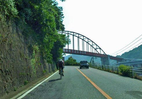 音戸大橋の螺旋へ向かう