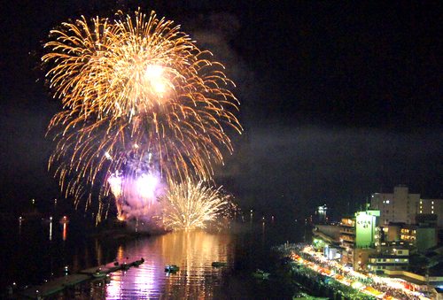 鞆の浦で広島県で最初の花火大会スタート
