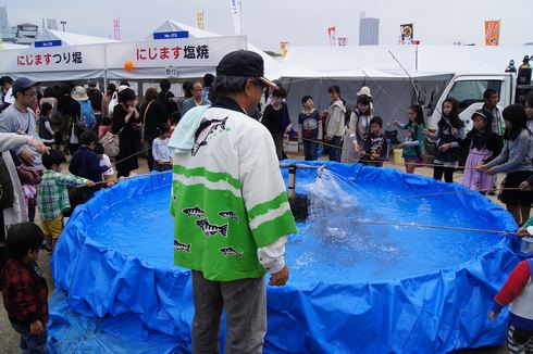 広島フードフェスティバル ニジマス釣り堀