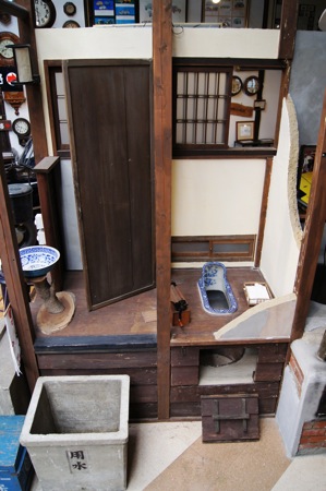 自動車時計博物館 日本の昔のトイレ