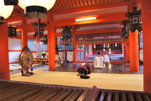 宮島 厳島神社 祈祷の様子の写真