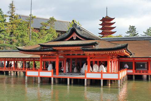 宮島 厳島神社、海に浮かぶ朱の社へ