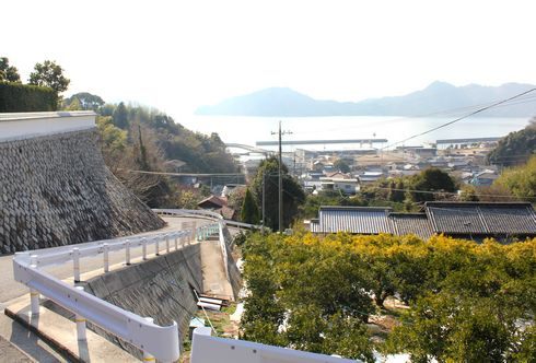 映画 東京家族のロケ地となった 圓妙寺（広島県・大崎上島）からの眺め