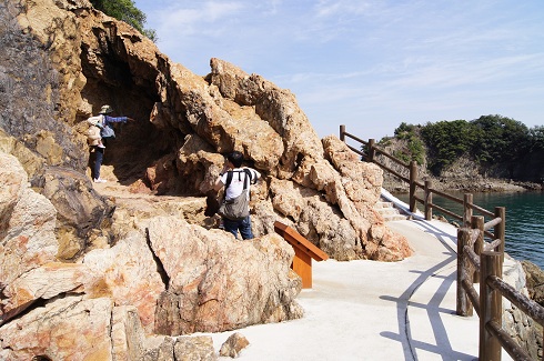 鞆の浦 仙酔島の五色岩 への遊歩道の画像6