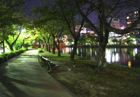 広島市 水の都リバーウォーク 夜の様子1
