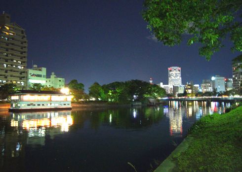 広島市 水の都リバーウォーク 夜の様子2