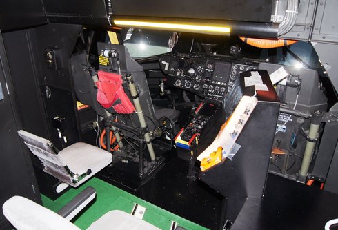 フライトシュミレーター MH-53Eの内部の様子