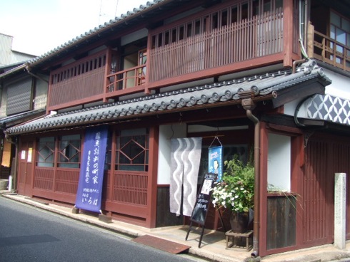 御舟宿 いろは、旅館の1階は宮崎駿プロデュースの カフェだった