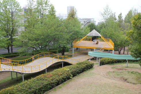 千田公園、街中にアスレチックや野球場備えた緑多き癒しのゾーン