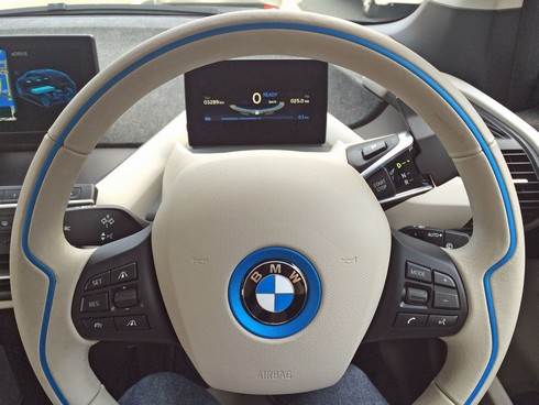 BMWi3 ハンドルとメーターパネル