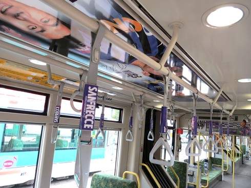 サンフレッチェ電車 2015、吊革も紫色に