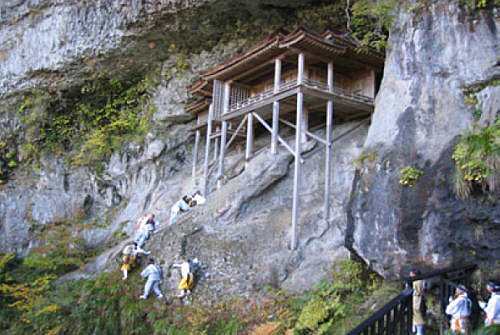 日本遺産の開山1300年の投入堂特別参拝