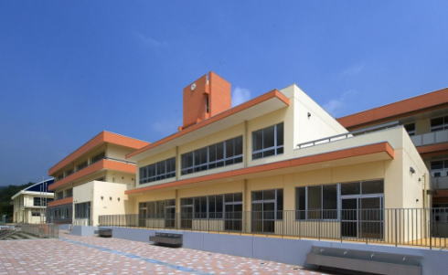 竹原市の小中一貫校、忠海学園 新校舎が完成で施設見学も