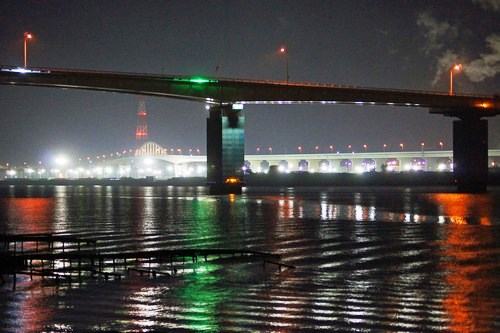 広島大橋と広島高速3号線、仁保ジャンクションの夜景