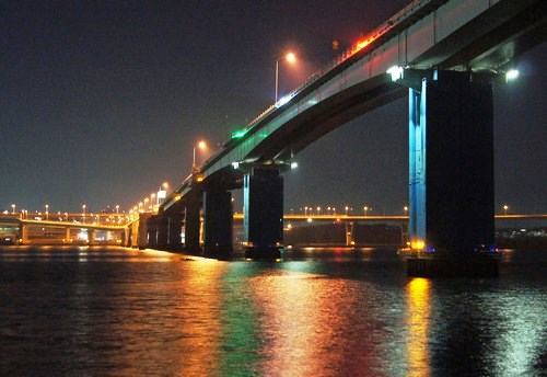 海田大橋、広島大橋、広島高速など仁保ジャンクションの夜景
