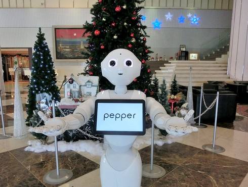 呉市 クレイトンベイホテルで、ロボット「ペッパー」がコンシェルジュに