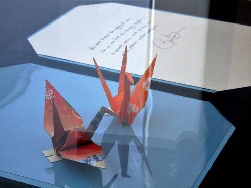 オバマ大統領の折り鶴、平和記念資料館で夏まで展示