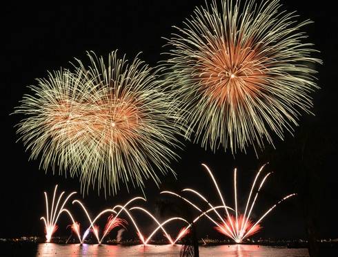 福山 クレセントビーチ夏祭り 2016、2000発打ち上げ花火も