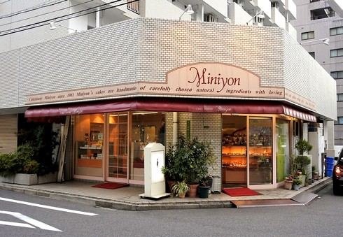 ミニヨン シュークリームの人気店 しっとりレモンケーキも