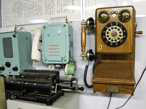 みろくの里「いつか来た道」電話博物館