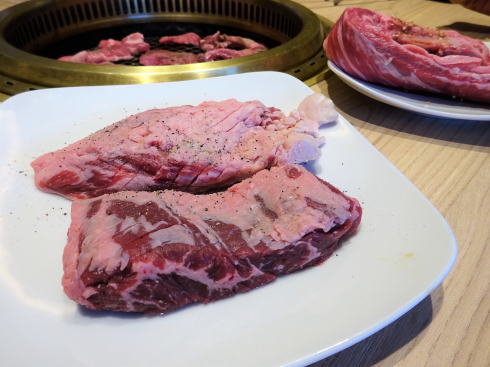 焼肉と寿司 カルビッシュ の肉たち