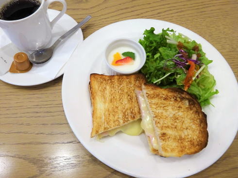 広島アンデルセン 2階カフェ ハムチーズトーストのモーニング