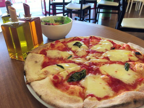 江田島オリーブファクトリー レストランでいただけるピザ