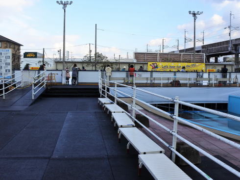 福山メモリアルパーク スケート場（アイスアリーナ）の半分はプール