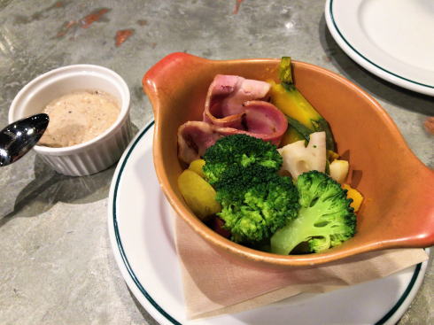 尾道U2 レストラン 温野菜のサラダ