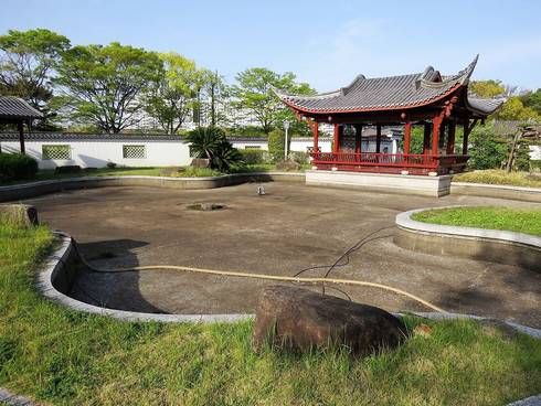 広島・中国式庭園の渝華園の池