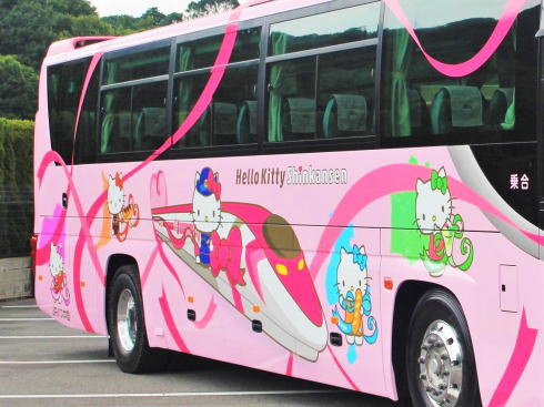 ハローキティ新幹線ラッピングバス「めいぷるとりっぷ」バージョン2