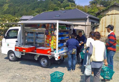 広島でフジの移動スーパー「おまかせくん」初導入