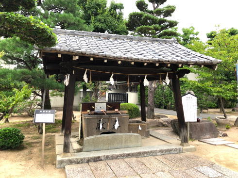鶴羽根神社の手水舎（被爆建物）