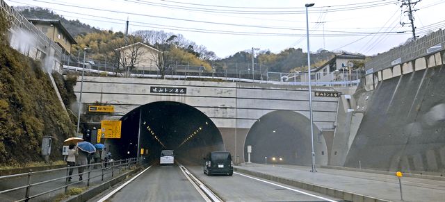 開通した、呉市・休山トンネル東口