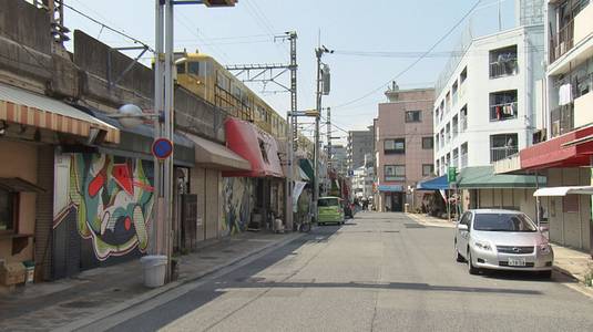 横川ガード下に軒を連ねた飲食店街、立ち退きまでの3年を追ったドキュメンタリー